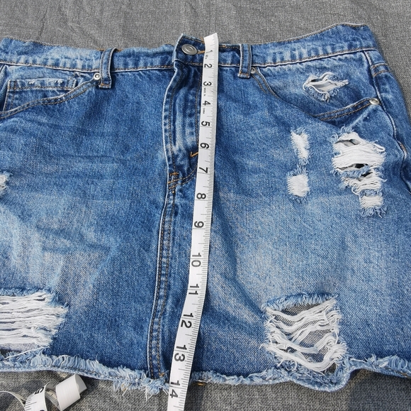 FOREVER 21 distressed blue jean skirt size 30  yellow gold thread - Picture 7 of 9